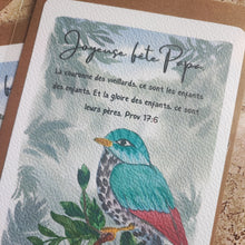 Charger l'image dans la galerie, Carte illustrée à l'aquarelle Oiseau sur une branche Joyeuse fête Papa Verset Proverbe 17:6