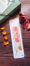 Charger l'image dans la galerie, Marque-page plastifié fleurs roses et orange peint à l'aquarelle