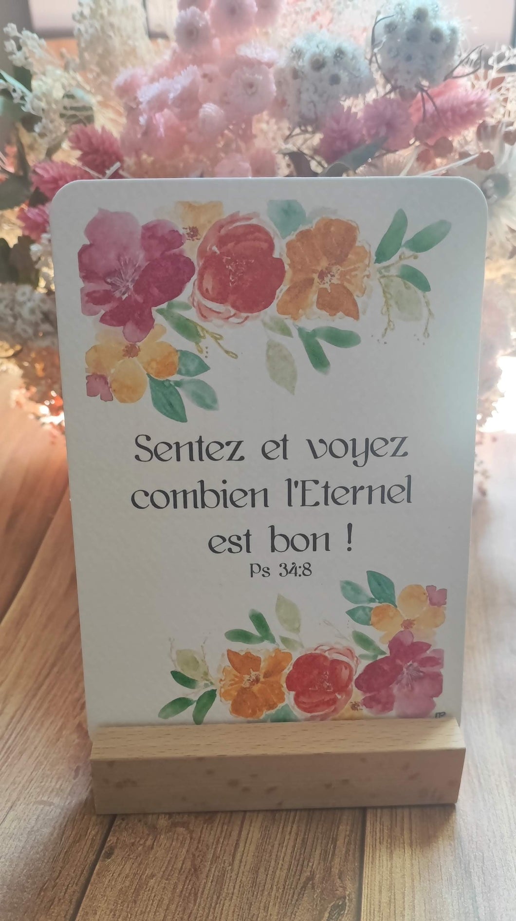 Carte postale aquarelle florale, verset biblique et socle en bois