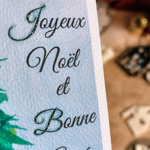 Charger l&#39;image dans la galerie, Carte de voeux peinte à l&#39;aquarelle représentant un magnifique sapin de Noël avec boules métallisées
